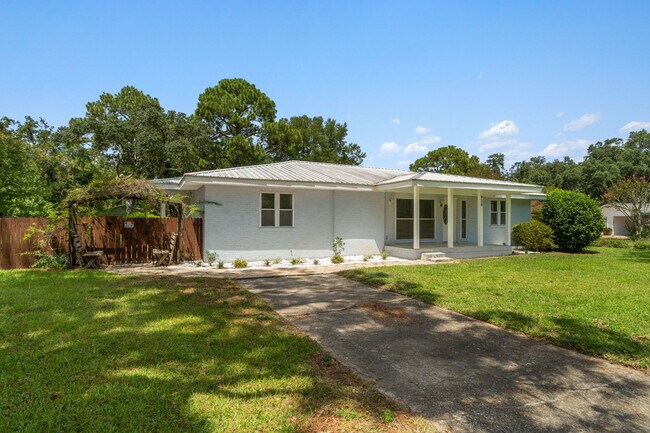 Foto del edificio - 920 Beachview Dr NE