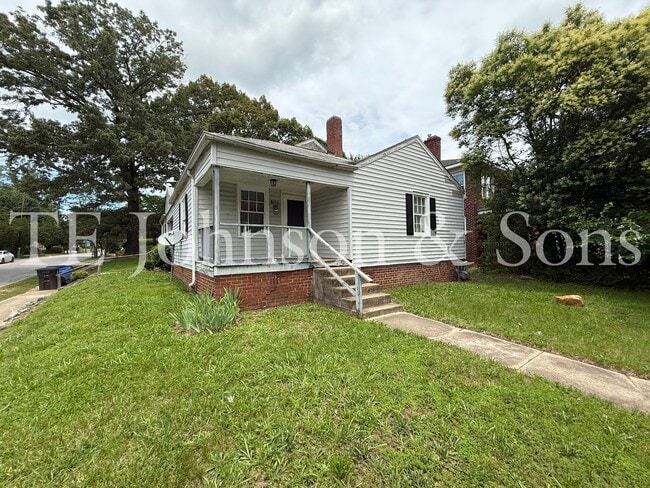 Building Photo - 1 Bedroom Duplex with Classic Charm on E 25th St