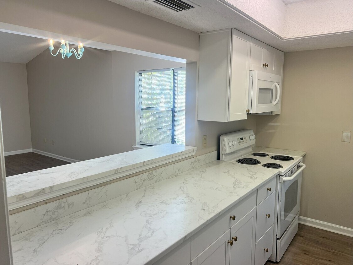 Foto del edificio - 2 BR, 1 Bath unit in Gated Community - Coming Soon!