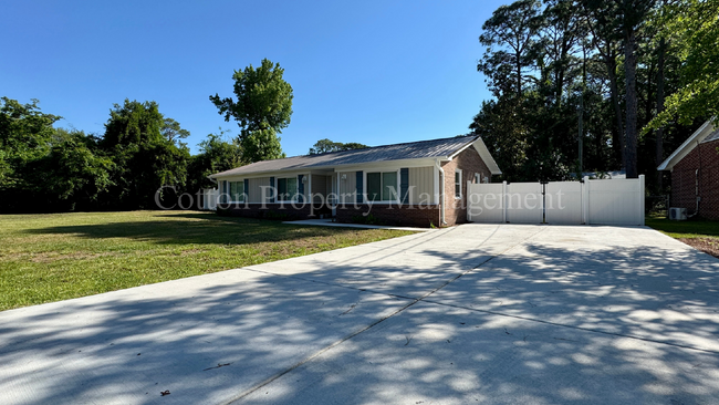 Building Photo - 366 Lullwater Dr
