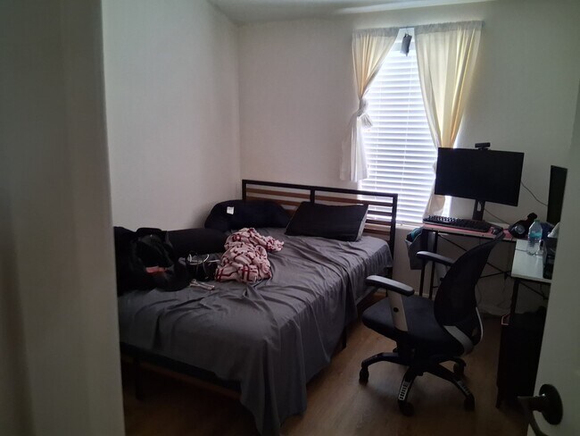Foto del edificio - 9664 E 35th St