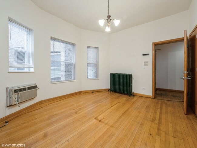 Building Photo - 4518 N Sheridan Rd