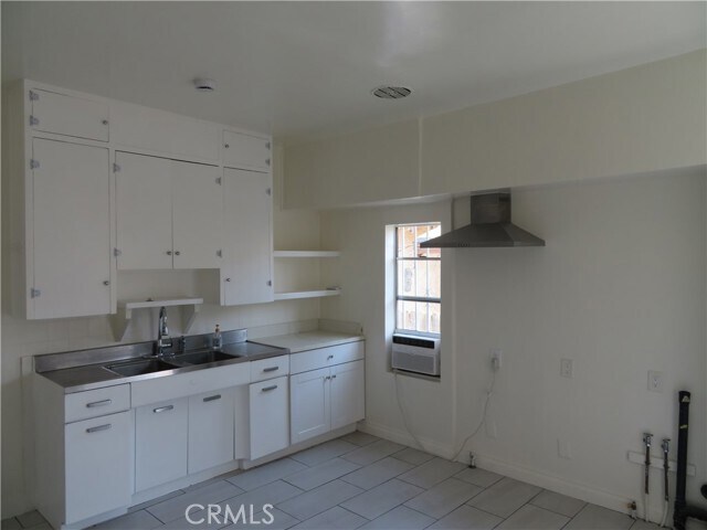 Building Photo - 3923 Normandie Ave