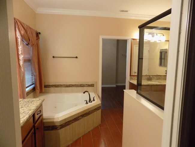 Foto del edificio - 2478 Linkwood Ave
