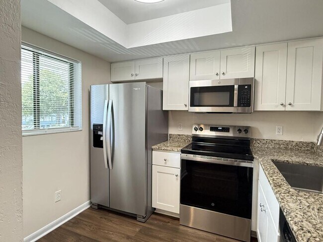 Foto del edificio - 4307 Holly Tree Rd