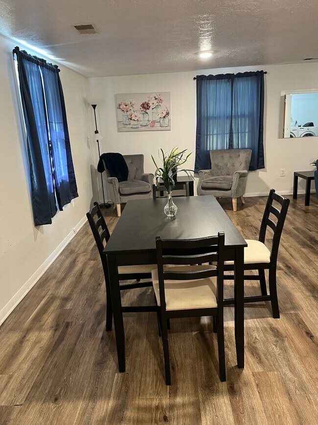 Foto del edificio - 4946 Camden St