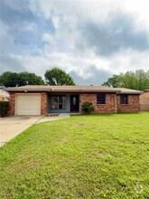 Building Photo - 5024 Dupont Dr