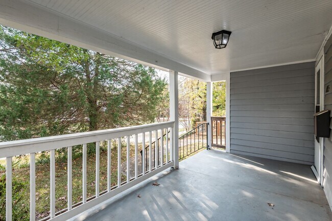 Foto del edificio - APPLICATION RECEIVED! Welcome to this char...