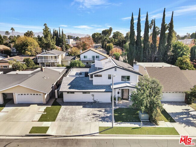 Foto del edificio - 6324 Geyser Ave