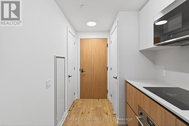 Building Photo - 35 Parliament St