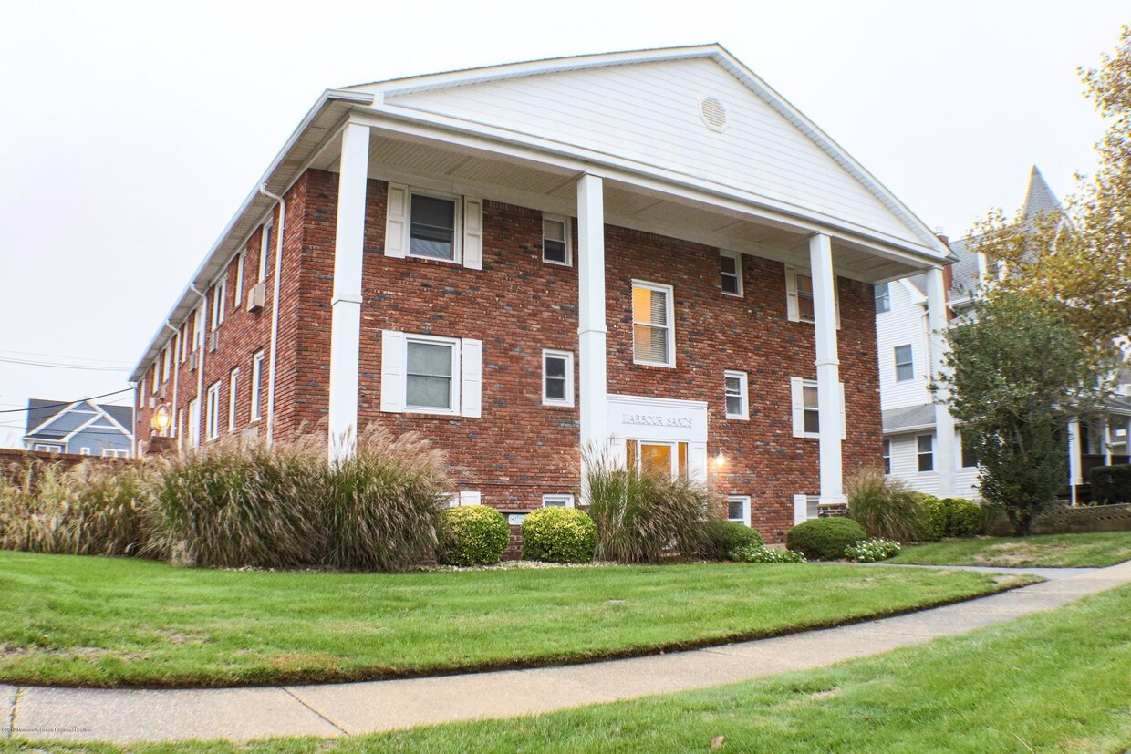 205 2nd Ave Unit 4F, Belmar, NJ 07719 Condo for Rent in Belmar, NJ