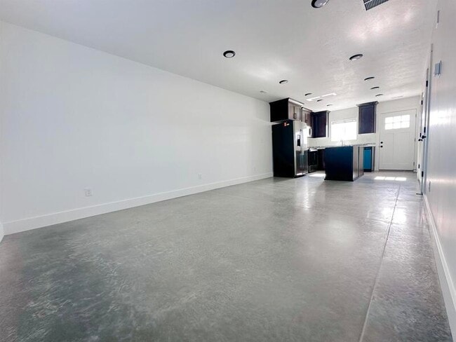 Foto del edificio - 1720 E Main St