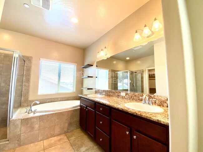 Foto del edificio - 6162 E Farrin Ave