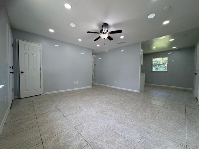 Building Photo - 1319 E Voorhis Ave