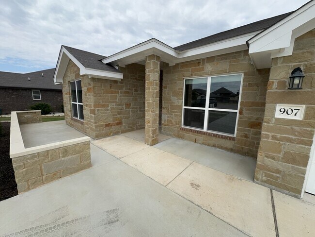 Foto del edificio - 907 Holliday Dr