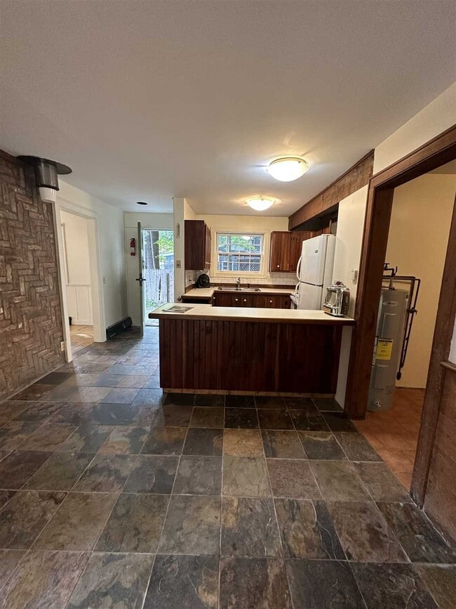 Foto del edificio - 112 PINE TREE