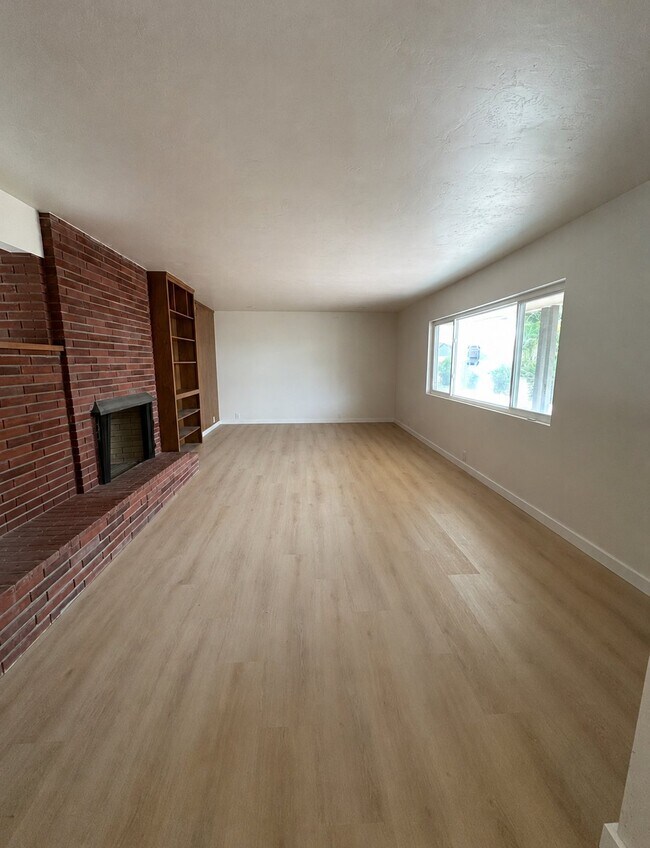 Foto del edificio - 1300 Oak Ave