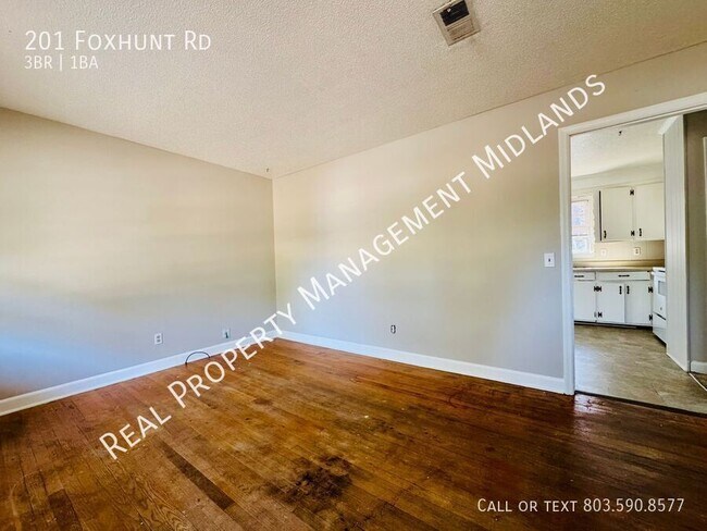 Foto del edificio - 201 Foxhunt Rd