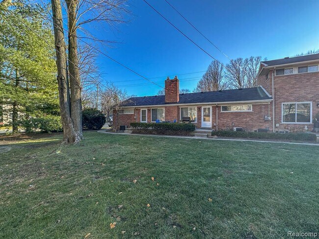 Building Photo - 587 14 Mile Rd
