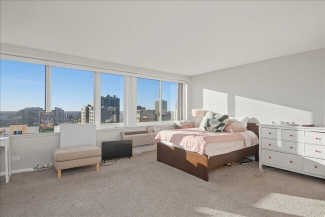 Foto del edificio - 1440 N Lake Shore Dr