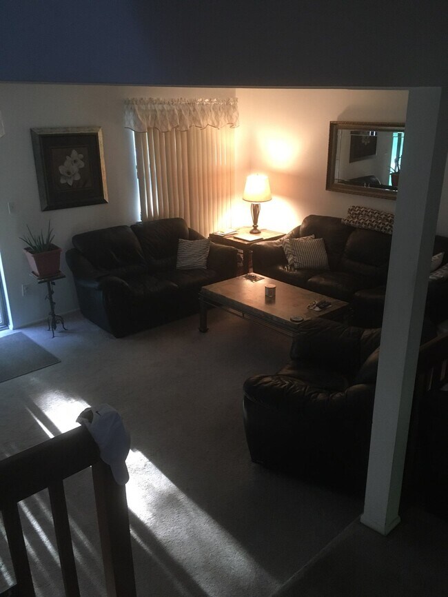 Building Photo - 431 Oak Knoll Dr