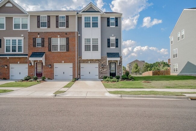 Building Photo - 1413 Kerr Dr