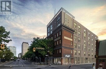 Building Photo - 121 King St E