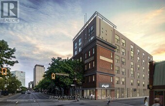 Building Photo - 121 King St E