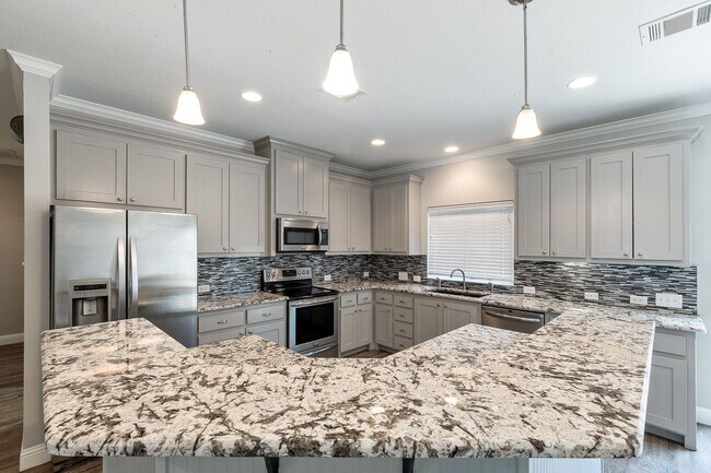 Building Photo - 2840 Forest Park Blvd