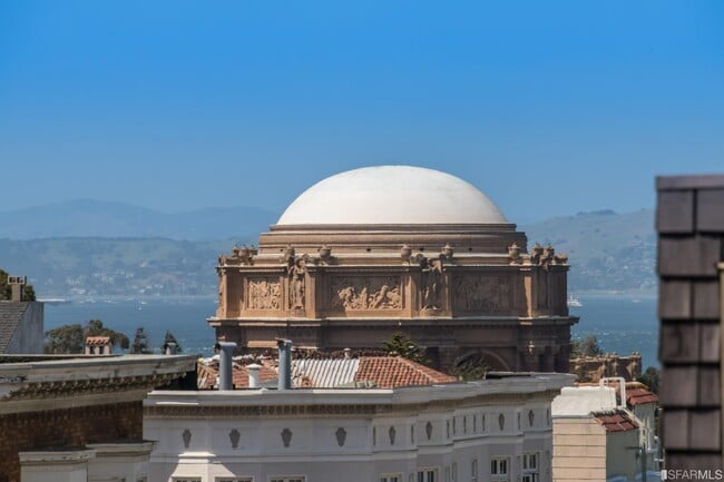 Foto del edificio - 2666 Baker St