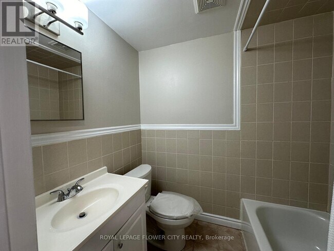 Photo du bâtiment - 415 Hansen Rd N