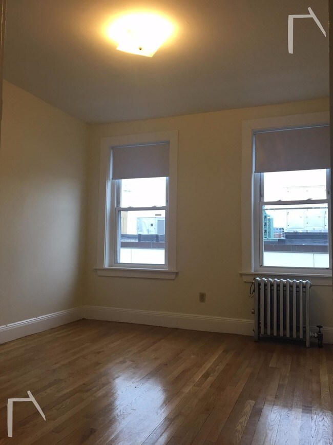 Building Photo - 119 Boylston St
