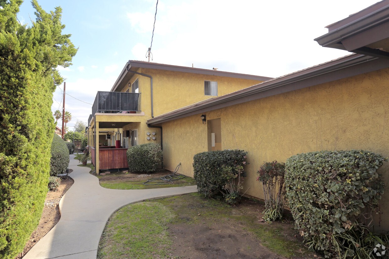 Building Photo - 1320 S Del Mar Ave