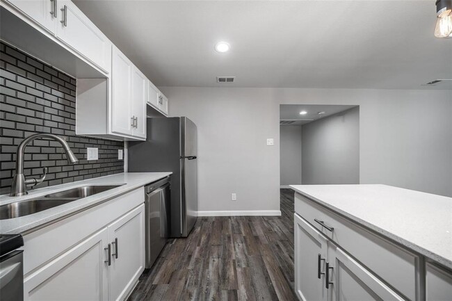 Building Photo - 4708 San Jacinto St