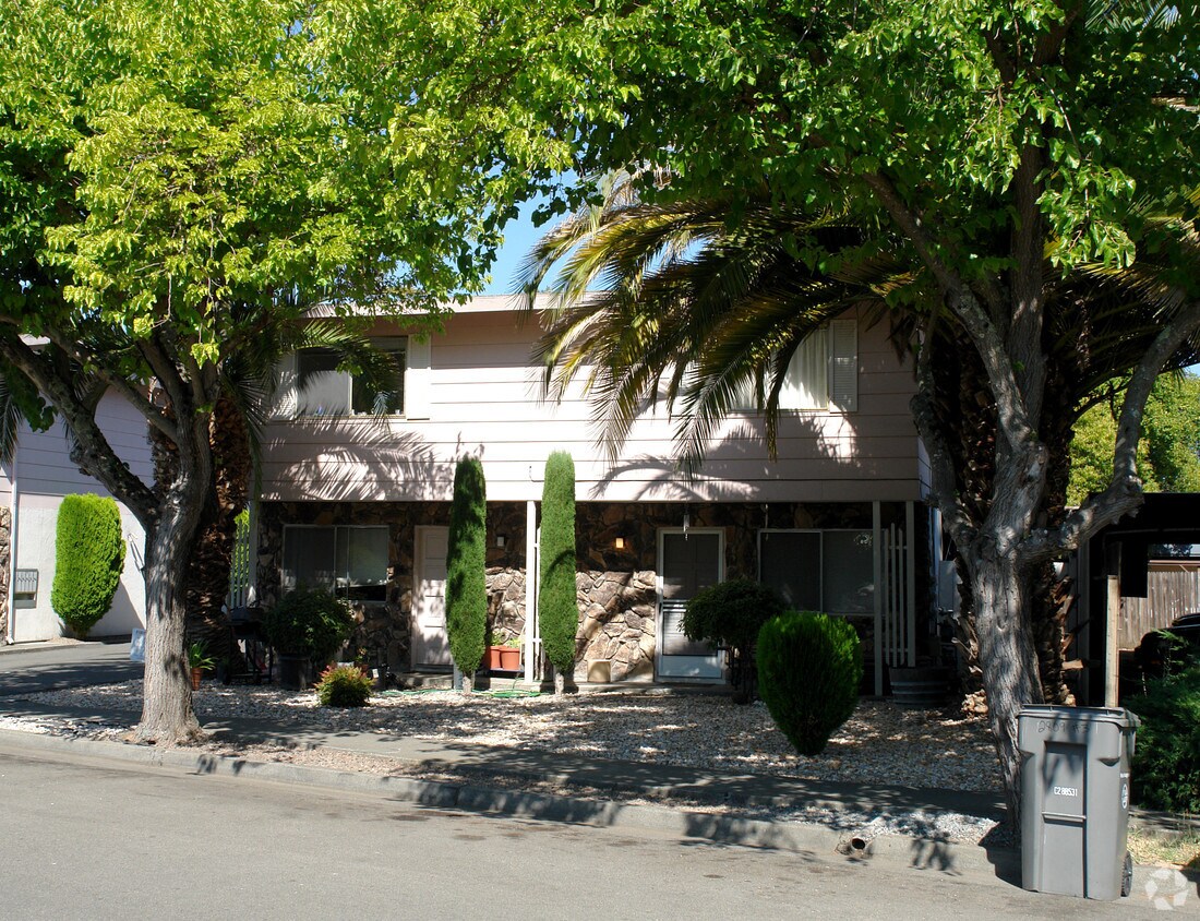 Building Photo - 2313 Maher Dr