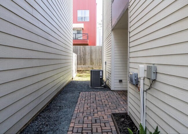 Building Photo - 12815 Rockford Dr