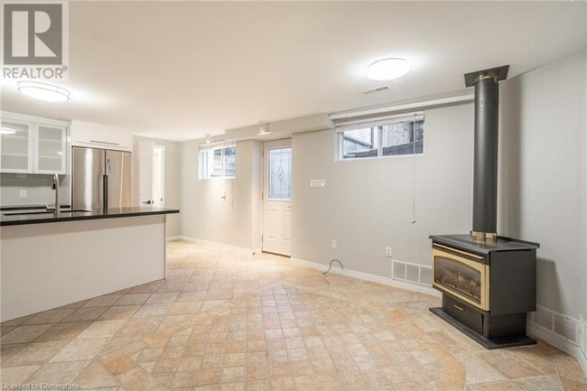 Building Photo - 4 Creekwood Pl