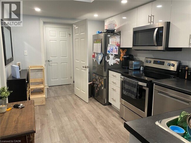 Building Photo - 10A LLOYD Street Unit# 2