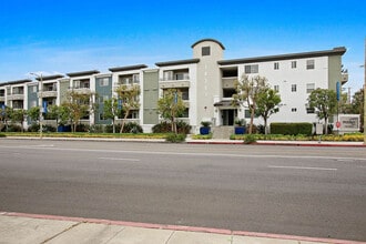 Building Photo - Madison Toluca