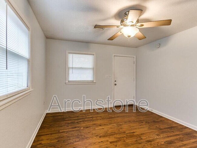 Building Photo - 630 Villa Dr