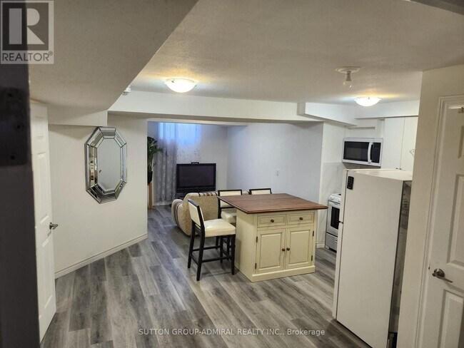 Photo du bâtiment - 1169 Shore Acres Dr