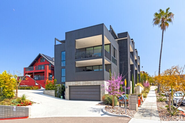 Building Photo - Leon At Laurel Townhomes