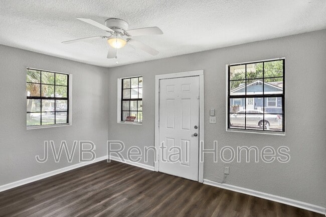 Building Photo - 1491 W 5th St