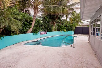 Building Photo - 113 Park Ln E