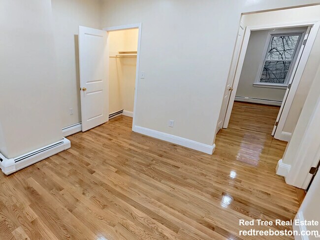 Building Photo - 47 Cameron St