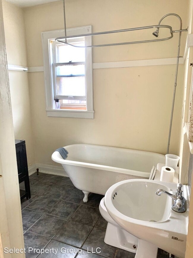Building Photo - 1650 N Arlington Pl