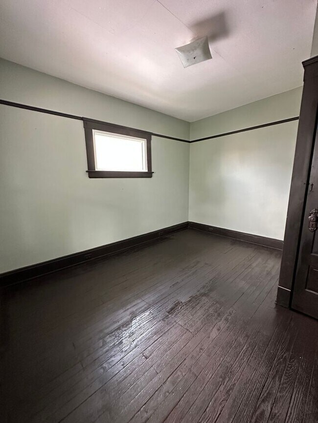 Building Photo - 3069 W 105th St