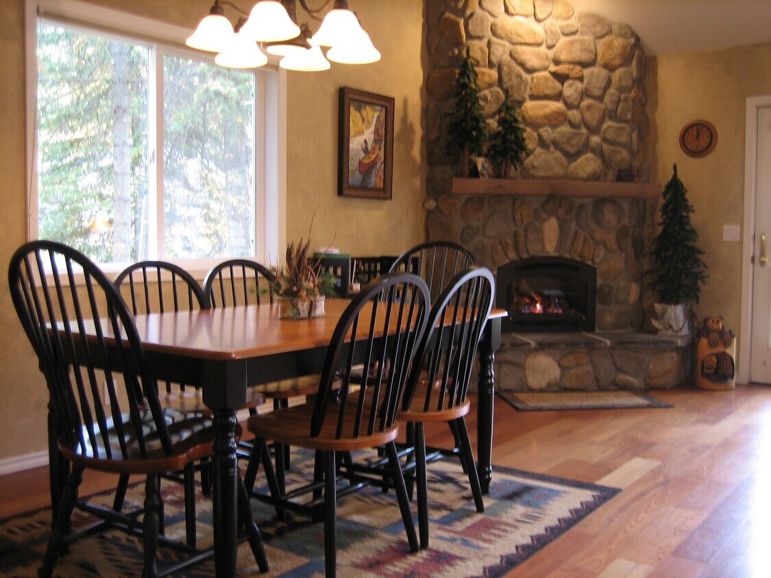 Primary Photo - 1750 E Lakeshore Dr