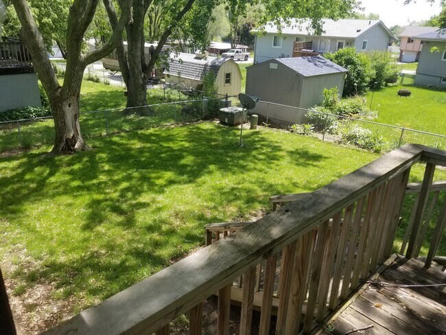 Building Photo - Great location!  3 bed, 2 bath home in southwest Omaha.