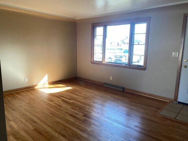 Foto del edificio - 296 E Howard St